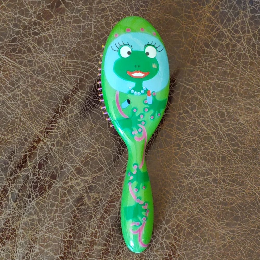 NWOT Pylones Small Hair Brush